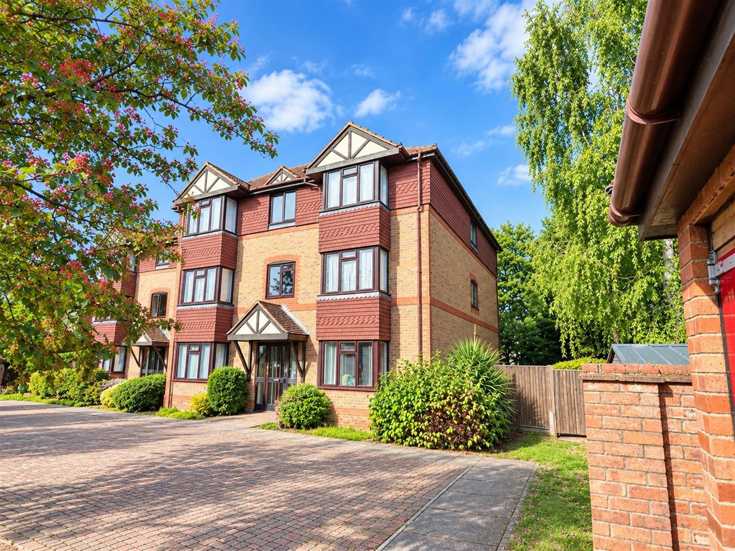 Chestnut Close, Fleet